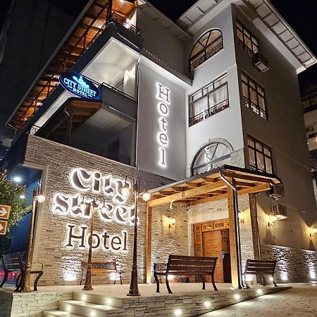 City Street Hotel Gjirokaster Bagian luar foto