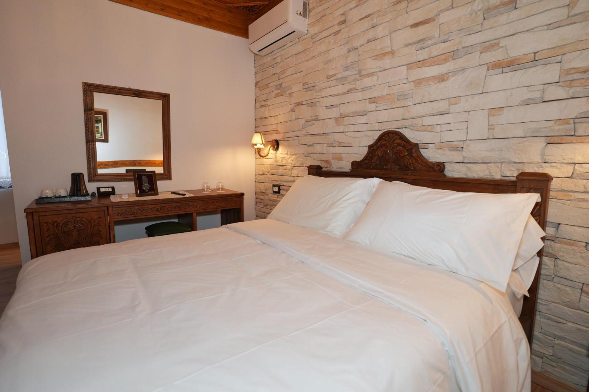 City Street Hotel Gjirokaster Ruang foto