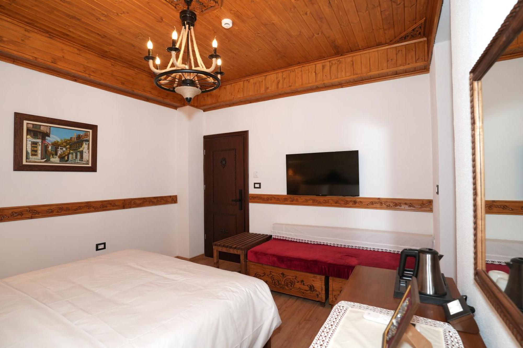 City Street Hotel Gjirokaster Ruang foto