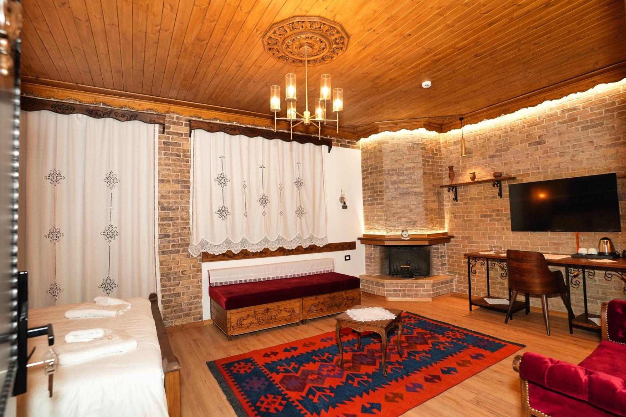 City Street Hotel Gjirokaster Bagian luar foto