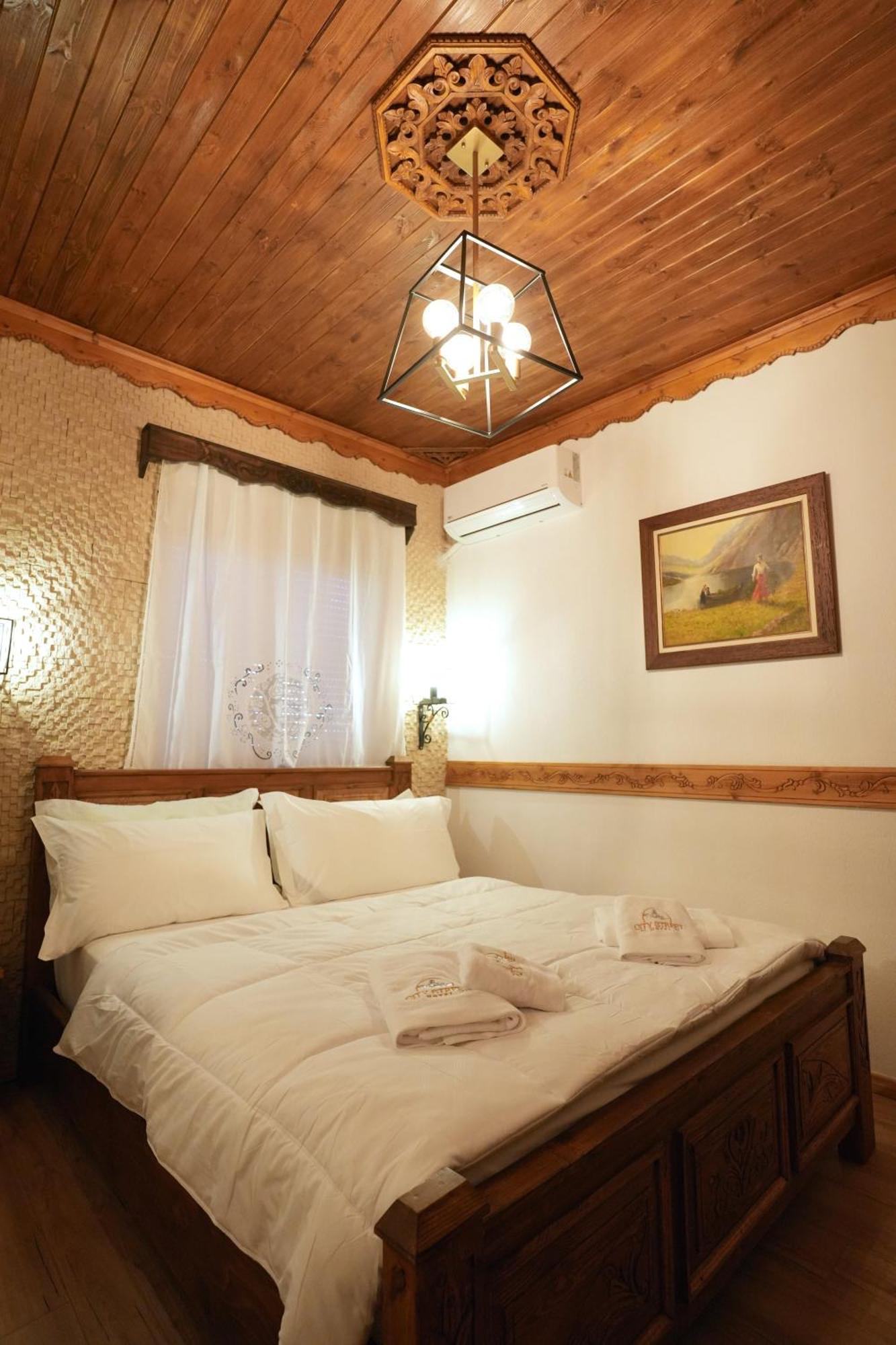 City Street Hotel Gjirokaster Bagian luar foto