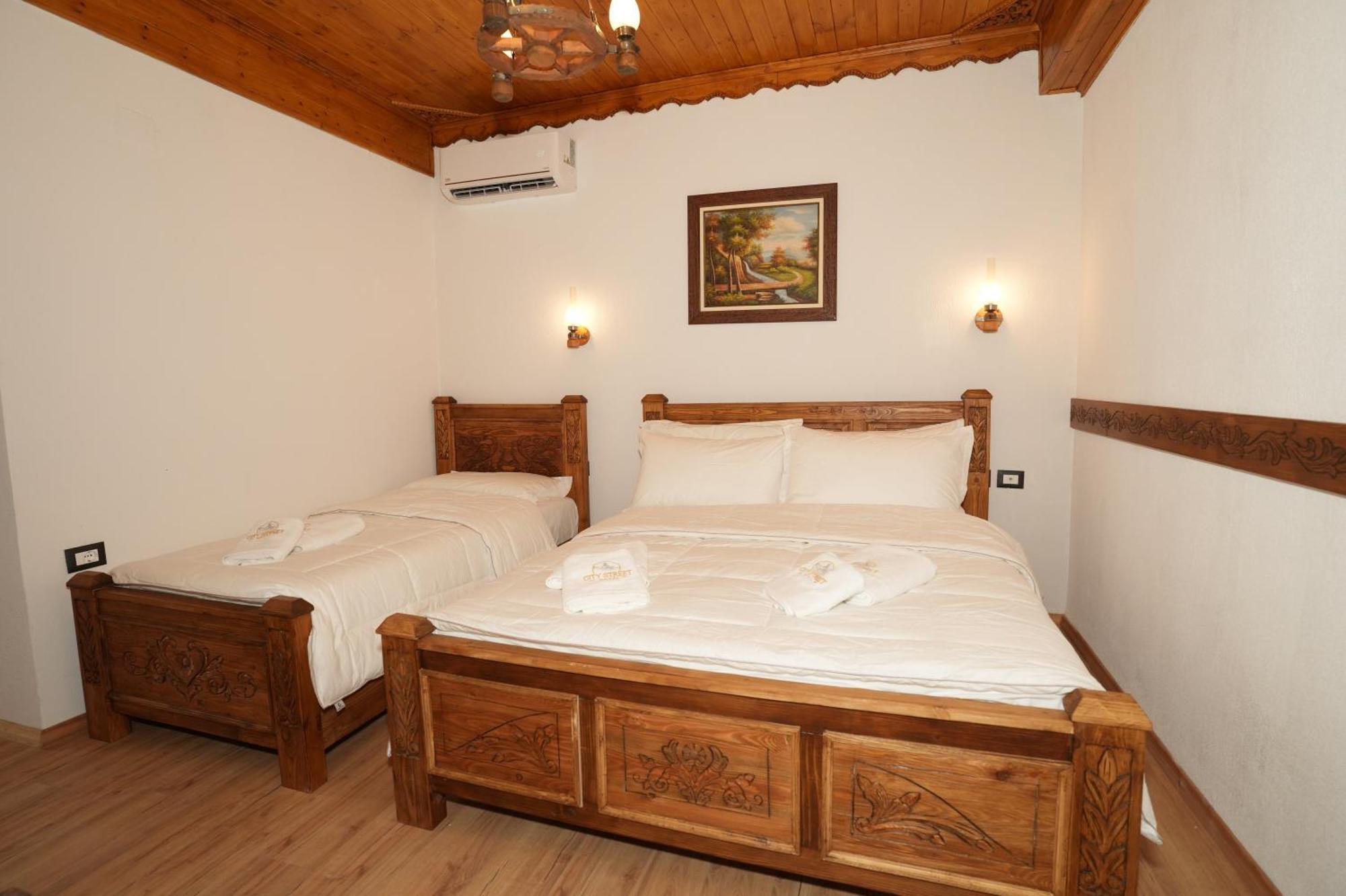 City Street Hotel Gjirokaster Ruang foto