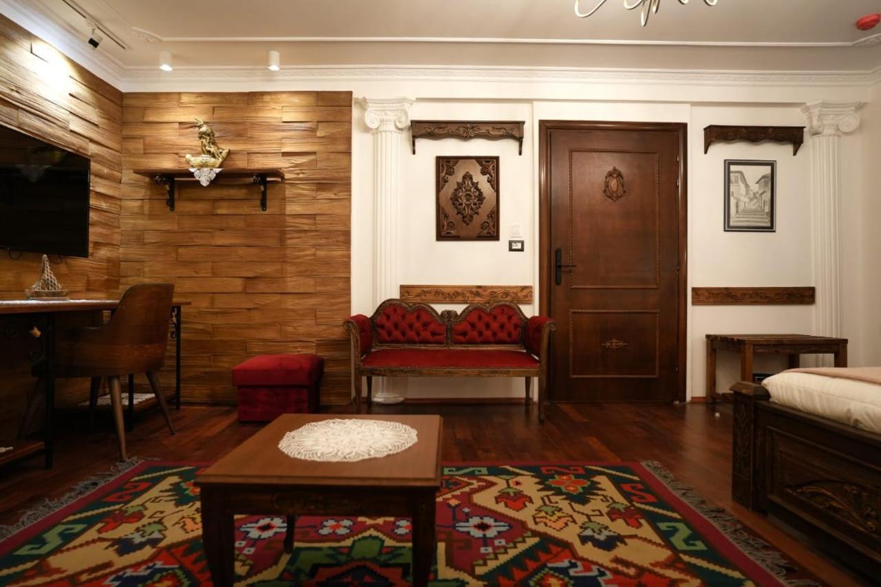 City Street Hotel Gjirokaster Bagian luar foto