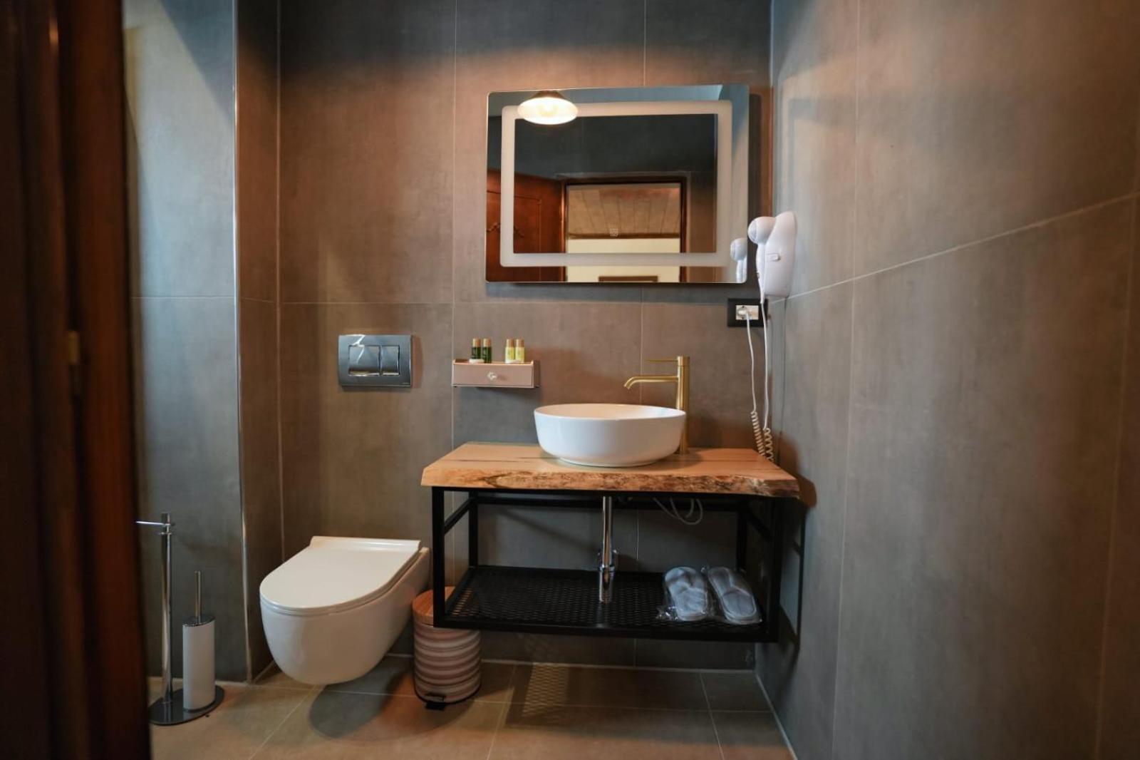 City Street Hotel Gjirokaster Bagian luar foto